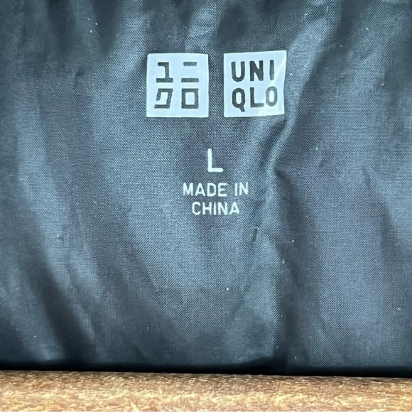 Uniqlo Women’s ULTRA LIGHT DOWN Hooded VEST Size Large Grey Black Checkered - Picture 5 of 10